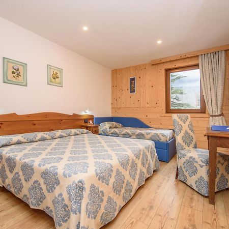 Hotel Des Roses Antey-Saint-André Eksteriør bilde