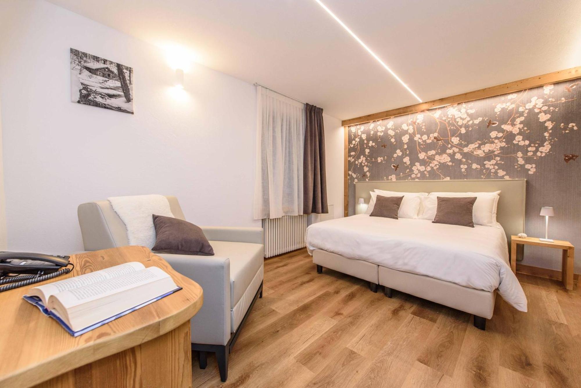 Hotel Des Roses Antey-Saint-André Eksteriør bilde