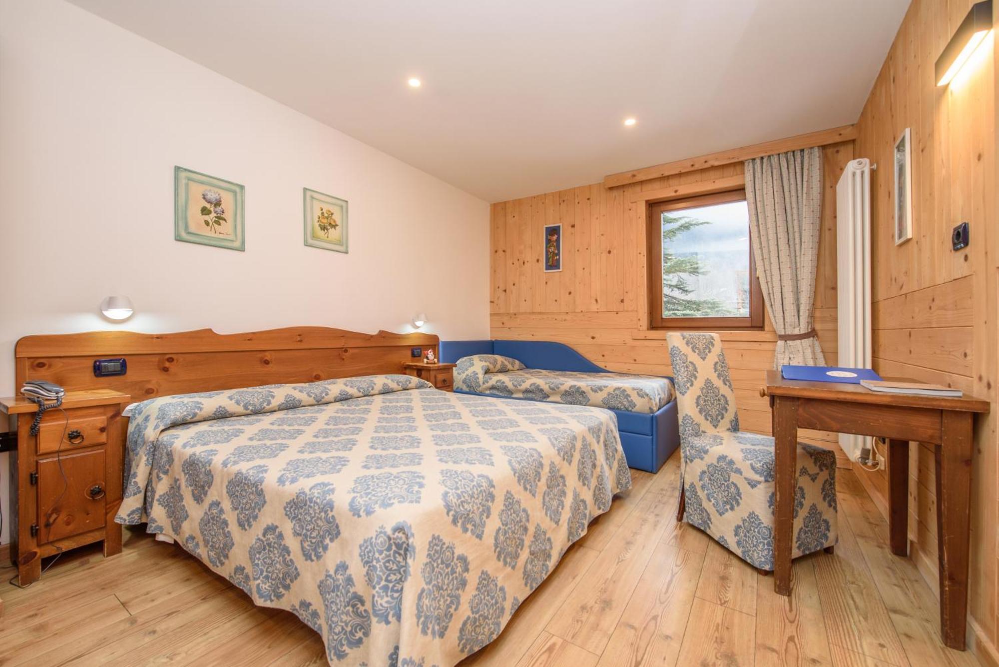 Hotel Des Roses Antey-Saint-André Eksteriør bilde